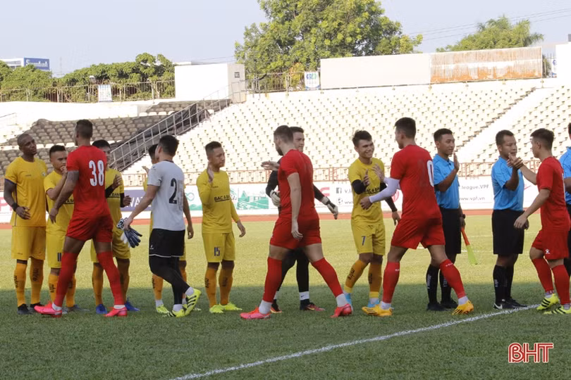 Ghi bàn phút 90, Xuân Mạnh cứu thua cho SLNA trước Hồng Lĩnh Hà Tĩnh