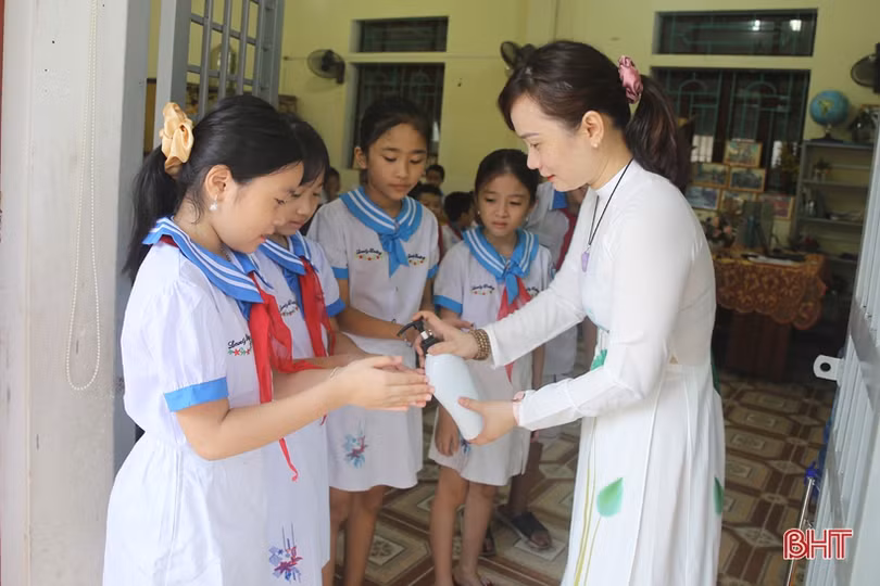 Hơn 33 vạn giáo viên, học sinh ở Hà Tĩnh tựu trường năm học mới