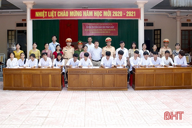 1.500 học sinh Can Lộc được trang bị kiến thức an toàn giao thông, phòng chống ma túy