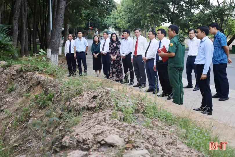 Chủ tịch Hội đồng lý luận trung ương Nguyễn Xuân Thắng dâng hương tri ân tại Đồng Lộc