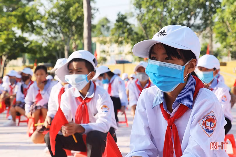 Lãnh đạo Hà Tĩnh chung vui lễ khai giảng năm học mới