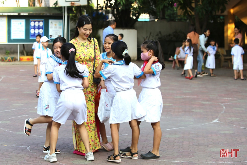 Hơn 33 vạn giáo viên, học sinh ở Hà Tĩnh tựu trường năm học mới