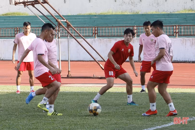 Ghi bàn phút 90, Xuân Mạnh cứu thua cho SLNA trước Hồng Lĩnh Hà Tĩnh