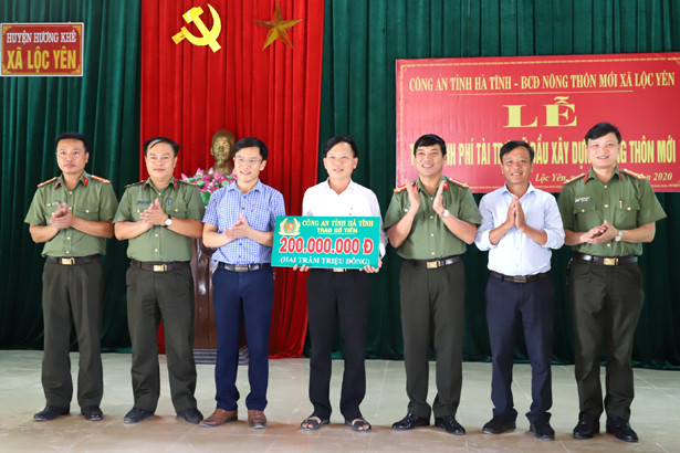 Công an Hà Tĩnh tài trợ xã Lộc Yên 200 triệu đồng xây dựng nông thôn mới