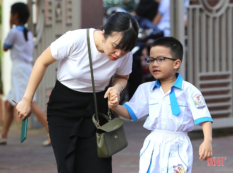 Hơn 33 vạn giáo viên, học sinh ở Hà Tĩnh tựu trường năm học mới