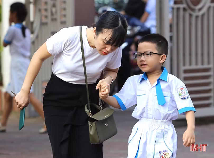 Hơn 33 vạn giáo viên, học sinh ở Hà Tĩnh tựu trường năm học mới