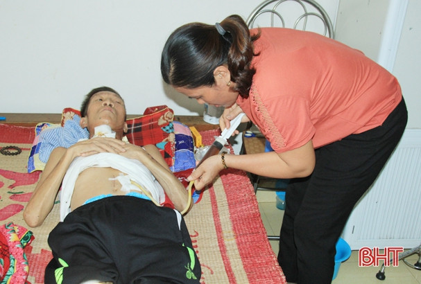 Bố bị ung thư, mẹ không có việc làm ổn định, ước mơ trở thành bác sỹ của nữ sinh Hà Tĩnh khó thành hiện thực ảnh 1 Bố bị ung thư, mẹ không có việc làm ổn định, ước mơ trở thành bác sỹ của nữ sinh Hà Tĩnh khó thành hiện thực