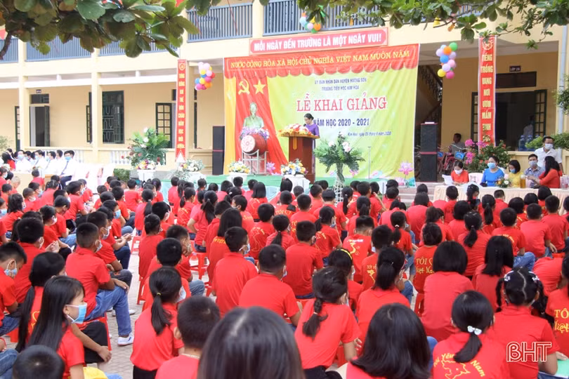 Lãnh đạo Hà Tĩnh chung vui lễ khai giảng năm học mới