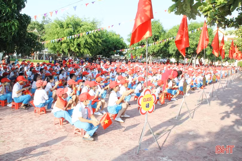 Lãnh đạo Hà Tĩnh chung vui lễ khai giảng năm học mới