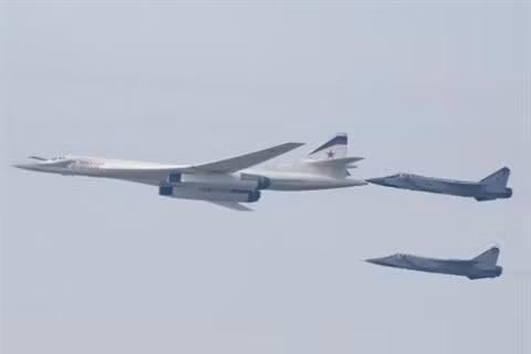 Tu-160 là máy bay mạnh nhất thế giới