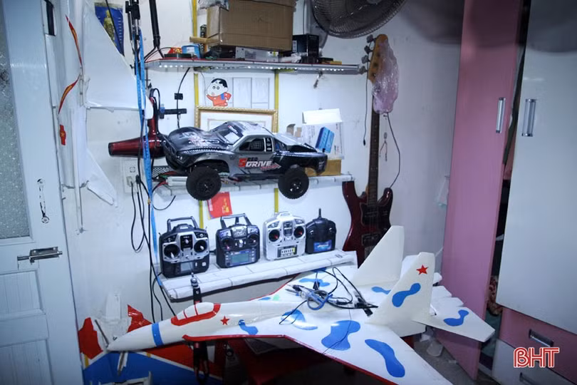 Học sinh trường làng ở Hà Tĩnh sáng chế máy bay mô hình điều khiển từ xa