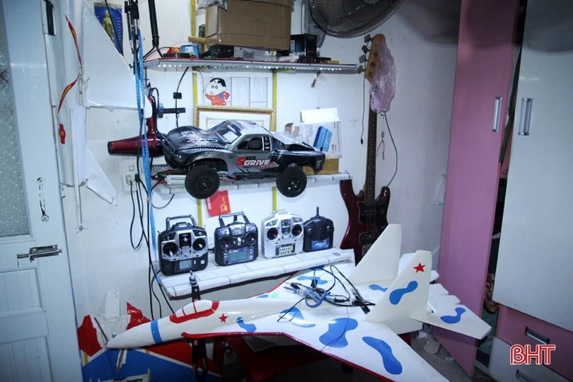 Học sinh trường làng ở Hà Tĩnh sáng chế máy bay mô hình điều khiển từ xa