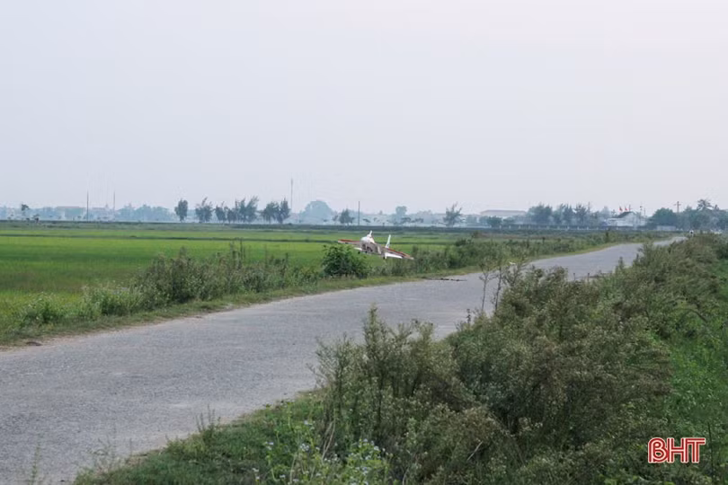 Học sinh trường làng ở Hà Tĩnh sáng chế máy bay mô hình điều khiển từ xa