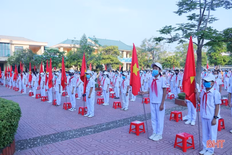 Lãnh đạo Hà Tĩnh chung vui lễ khai giảng năm học mới