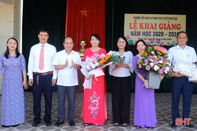 Lãnh đạo Hà Tĩnh chung vui lễ khai giảng năm học mới