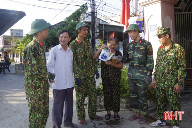 Gần 100 cán bộ, chiến sỹ bộ đội giúp phường Nguyễn Du chỉnh trang đô thị