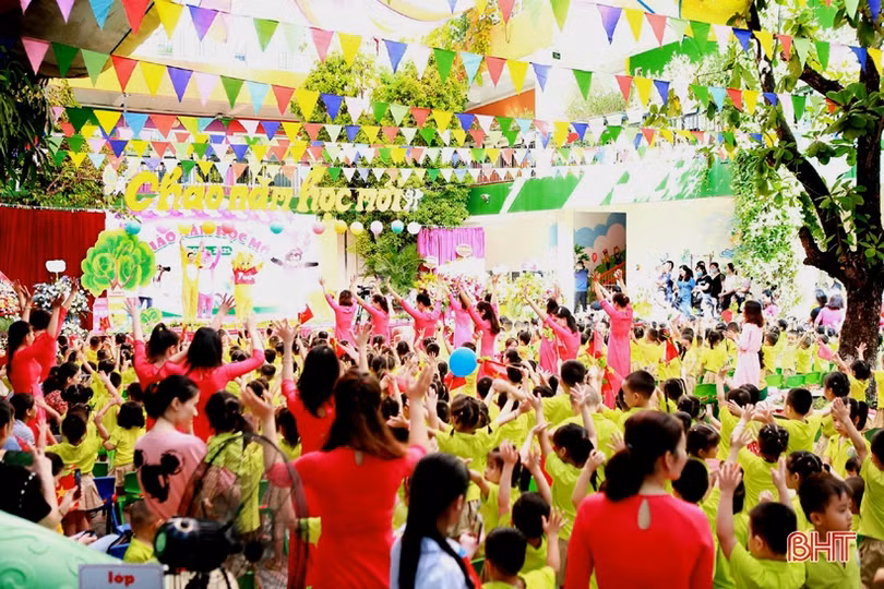 Gần 700 bé mầm non Trí Đức hân hoan chào năm học mới