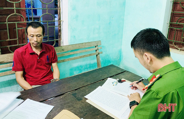 Công an Nghi Xuân bắt quả tang đối tượng bán lẻ ma túy cho “con nghiện”