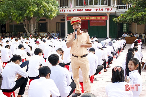 1.500 học sinh Can Lộc được trang bị kiến thức an toàn giao thông, phòng chống ma túy