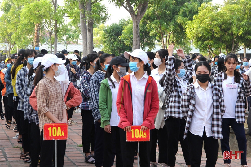 Hơn 33 vạn giáo viên, học sinh ở Hà Tĩnh tựu trường năm học mới