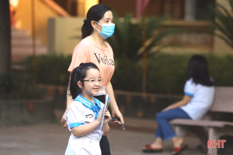 Hơn 33 vạn giáo viên, học sinh ở Hà Tĩnh tựu trường năm học mới