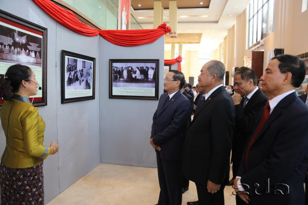 Triển lãm ảnh quan hệ Việt Nam - Lào ở Thủ đô Viêng Chăn