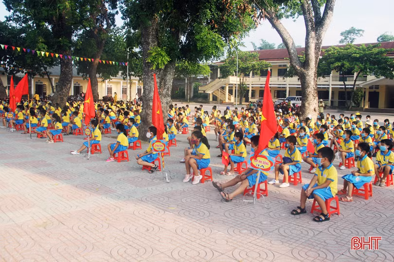 Lãnh đạo Hà Tĩnh chung vui lễ khai giảng năm học mới