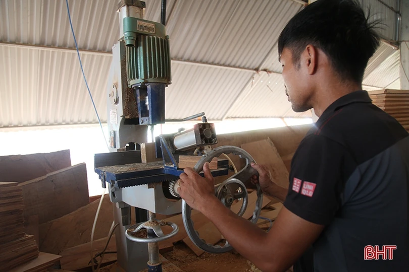 Từ chàng sinh viên lầm lỡ thành ông chủ xưởng nội thất gỗ lớn ở Hà Tĩnh