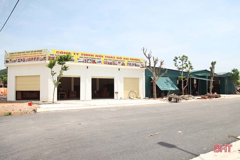 Từ chàng sinh viên lầm lỡ thành ông chủ xưởng nội thất gỗ lớn ở Hà Tĩnh