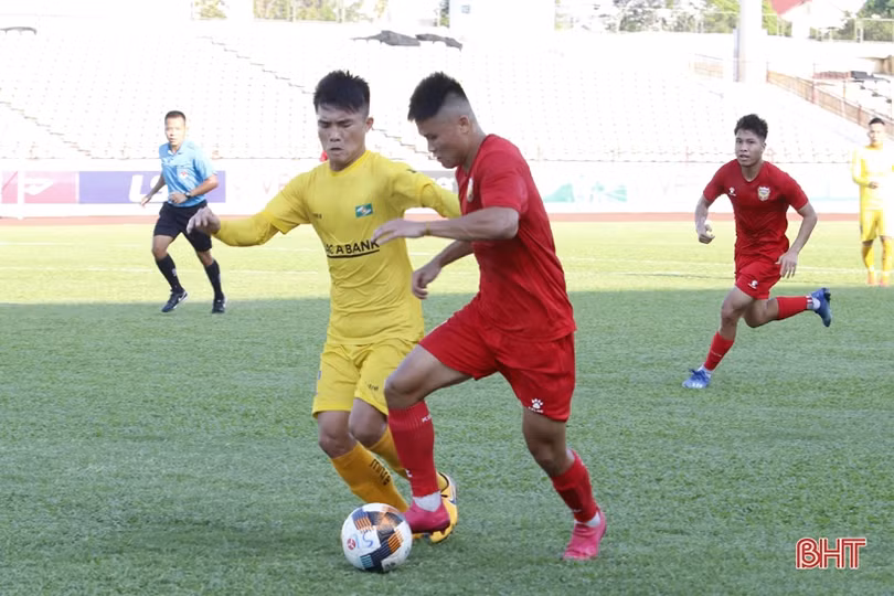 Ghi bàn phút 90, Xuân Mạnh cứu thua cho SLNA trước Hồng Lĩnh Hà Tĩnh