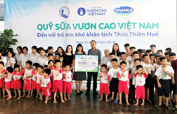 “Để mọi trẻ em được uống sữa mỗi ngày” và hành trình xuyên mùa dịch của Quỹ sữa Vươn cao Việt Nam ảnh 6 “Để mọi trẻ em được uống sữa mỗi ngày” và hành trình xuyên mùa dịch của Quỹ sữa Vươn cao Việt Nam