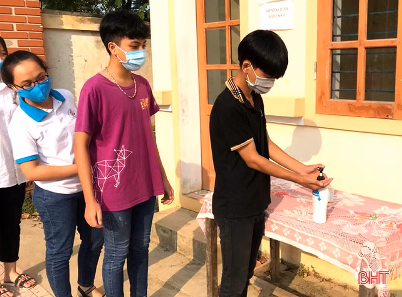 Hơn 33 vạn giáo viên, học sinh ở Hà Tĩnh tựu trường năm học mới