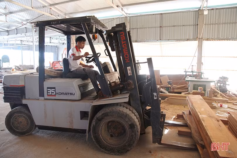 Từ chàng sinh viên lầm lỡ thành ông chủ xưởng nội thất gỗ lớn ở Hà Tĩnh