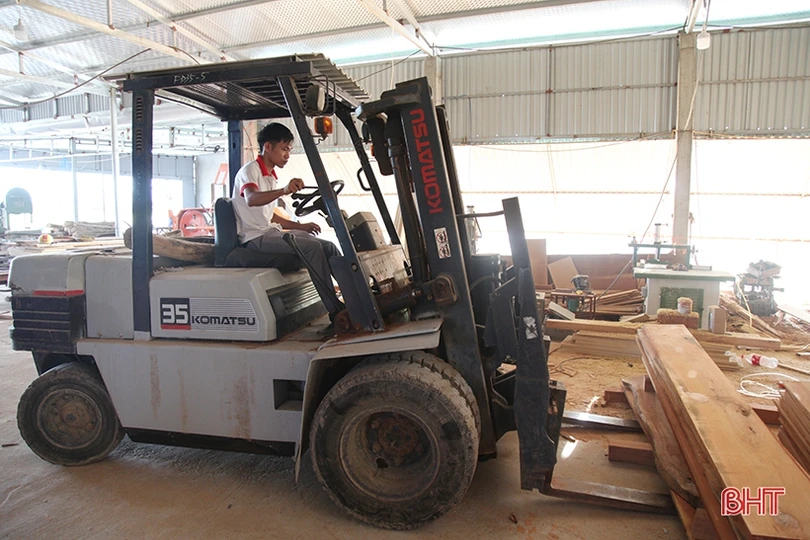 Từ chàng sinh viên lầm lỡ thành ông chủ xưởng nội thất gỗ lớn ở Hà Tĩnh