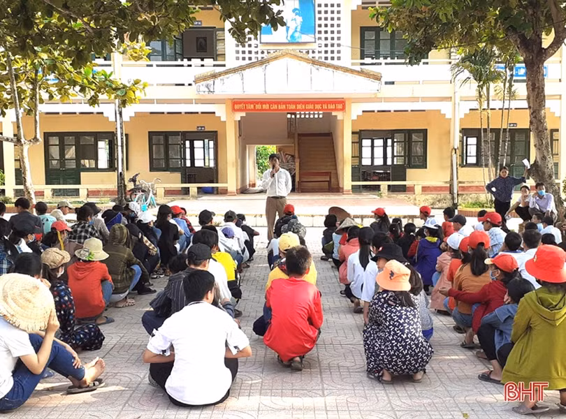 Hơn 33 vạn giáo viên, học sinh ở Hà Tĩnh tựu trường năm học mới