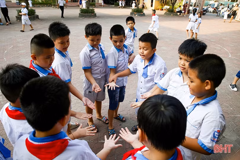 Học sinh Hà Tĩnh vui đến trường…