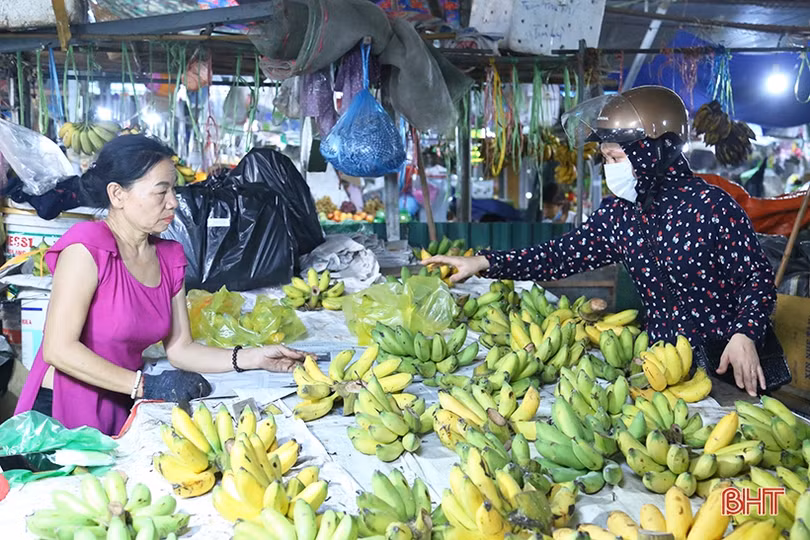 Vì sao sức tiêu thụ các mặt hàng phục vụ ngày Rằm tháng 7 ở Hà Tĩnh giảm mạnh?!