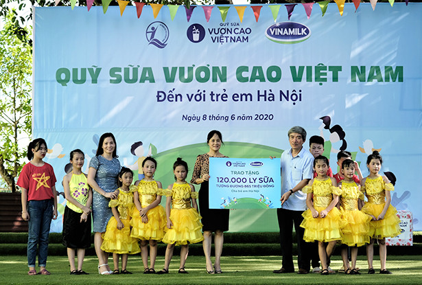 Mạng xã hội ngập tràn chương trình “Triệu ly sữa yêu thương, triệu nụ cười hạnh phúc” ảnh 8 Mạng xã hội ngập tràn chương trình “Triệu ly sữa yêu thương, triệu nụ cười hạnh phúc”