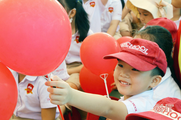 Học sinh iSchool Hà Tĩnh hào hứng với tiếng trống hội khai trường