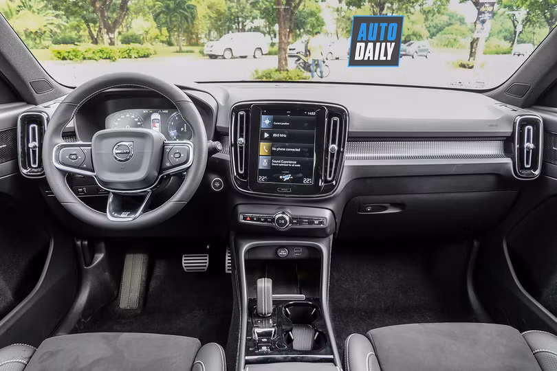 Top 5 mẫu SUV hạng sang tầm giá dưới 2 tỷ đồng tại Việt Nam