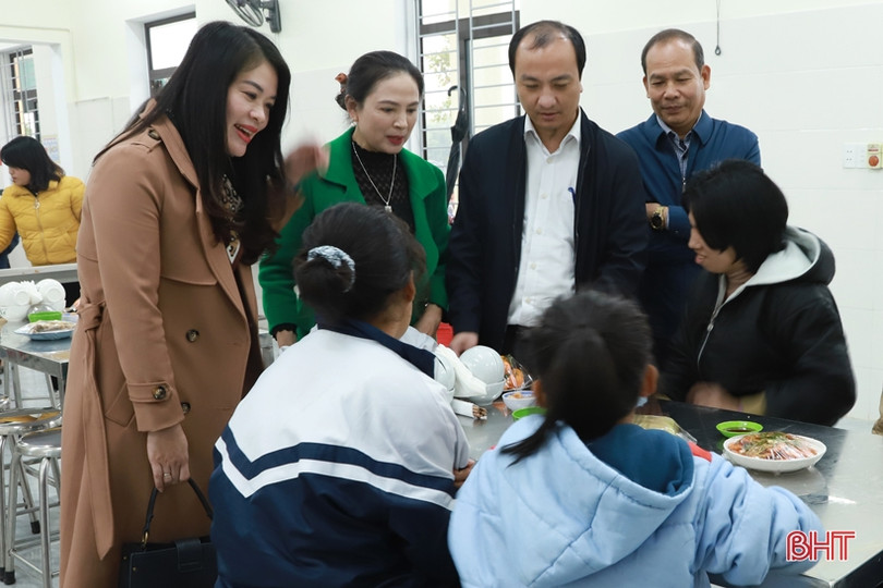 Mang tết yêu thương đến với học sinh nghèo, trẻ em mồ côi 