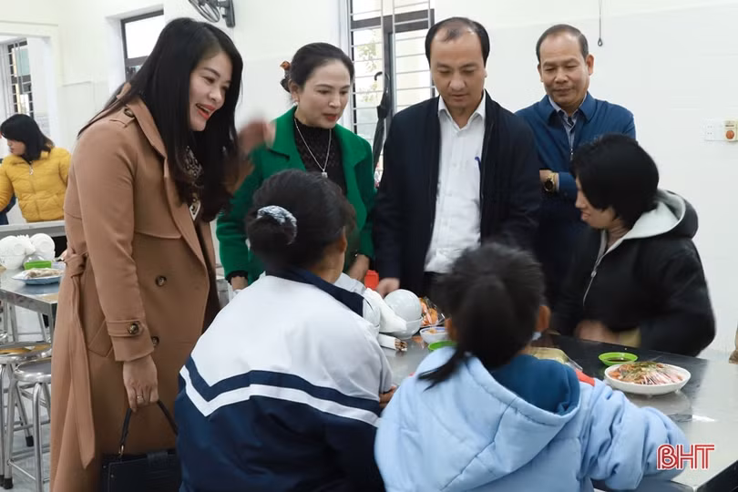 Mang tết yêu thương đến với học sinh nghèo, trẻ em mồ côi 