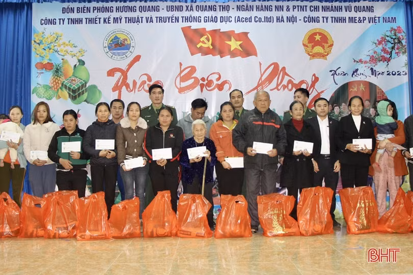 Chương trình “Xuân biên phòng, ấm lòng dân bản” nơi biên giới Hà Tĩnh 