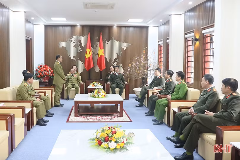 Công an tỉnh Bolikhămxay chúc tết Công an, BĐBP tỉnh Hà Tĩnh