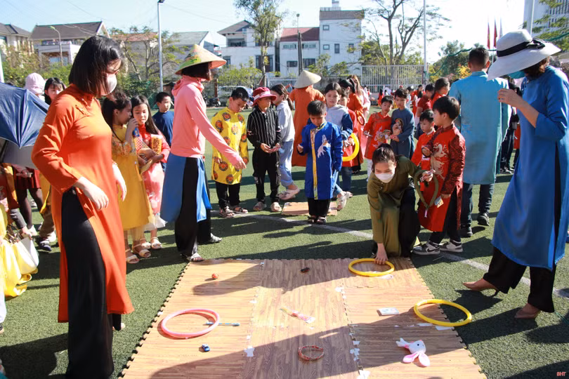 Học sinh Trường Hội nhập Quốc tế iSchool Hà Tĩnh hào hứng với chương trình xuân đa sắc