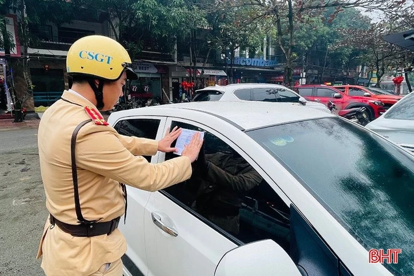 Công an TP Hà Tĩnh ra quân đảm bảo trật tự đô thị, ATGT dịp tết 