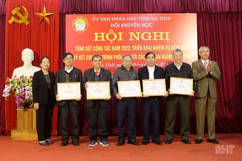 Tiếp tục đẩy mạnh công tác khuyến học, khuyến tài, xây dựng xã hội học tập ở Hà Tĩnh