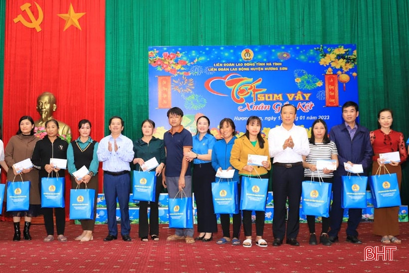 Ấm áp chương trình “Tết sum vầy - Xuân gắn kết” ở Hương Sơn