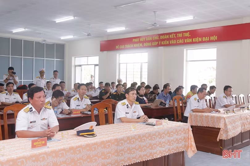 Hoàn thành chuyến thăm, chúc tết cán bộ, chiến sĩ bảo vệ chủ quyền ở thềm lục địa phía Nam của Tổ quốc