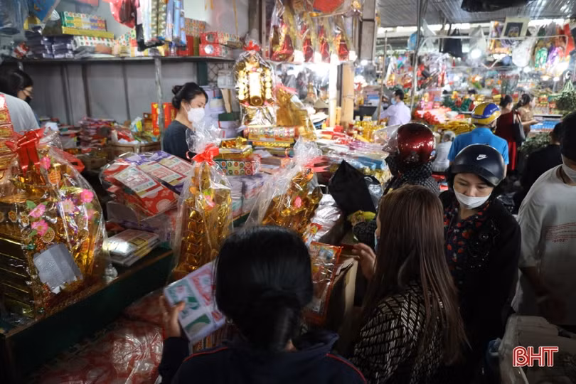 Người Hà Tĩnh tất bật sắm lễ cúng ông Công, ông Táo